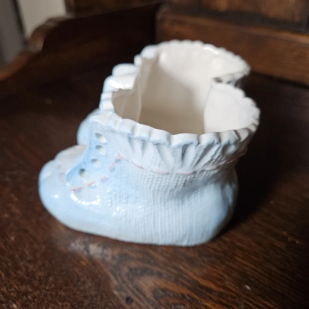 Vintage Inarco Ceramic Baby Shoe Planter .